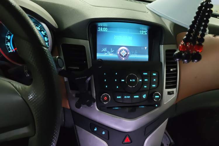 Used Chevrolet Cruze 2013 1.8L SE AT Audio And AC Panel