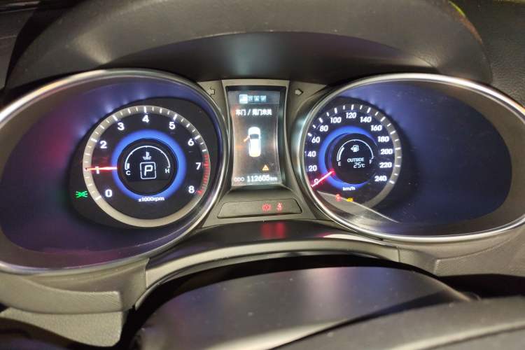 Used Hyundai Santa Fe 2013 Revised Version 2.4L Automatic All-Wheel Drive Luxury Trim