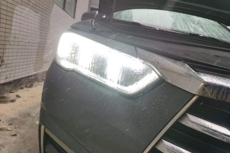 Used BYD Song Pro 2019 1.5T Automatic Luxury Model Right Front Headlight