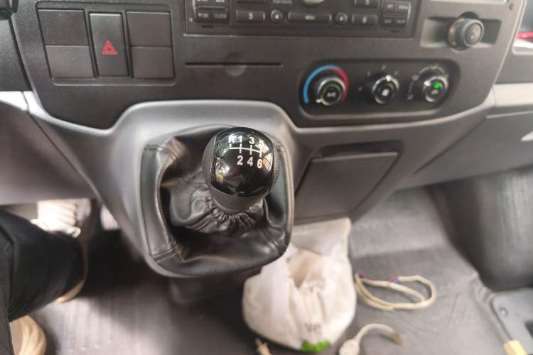 Used Ford Transit Custom 2009 2.4T Diesel Multi-Function Long Wheelbase Mid-Roof Emission Standard III
