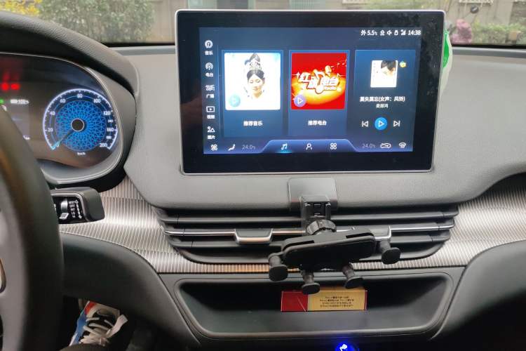 Used Hongqi E-QM5 2022 431 km Charge & Enjoy Edition Audio And AC Panel