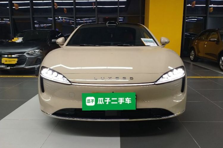 Used Hima Luxeed S7 2025 705 km Max
