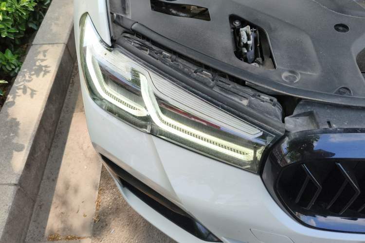 Used BMW 5 Series 2021 530Li Leading Model M Sport Package Right Front Headlight