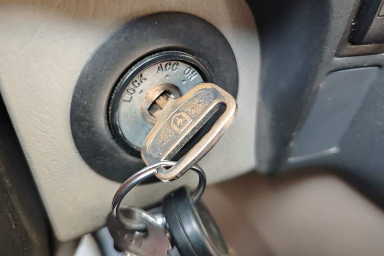 Used Jinbei Grace 2013 2.0L Zhi Ling Standard Version 11-Seater National Games Commemorative Edition Euro 5 10-Seater