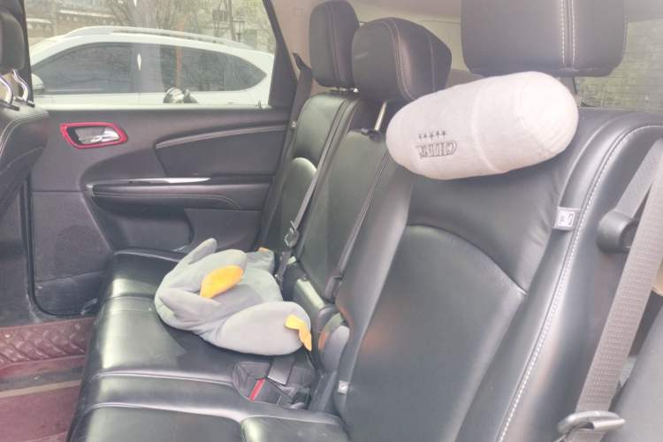 Used Dodge Journey 2013 2.4L Two-Wheel Drive Luxury Version Left Rear Seat