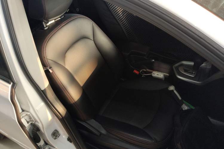 Used Venucia T70 2015 2.0L CVT Smart Choice Edition Right Front Seat