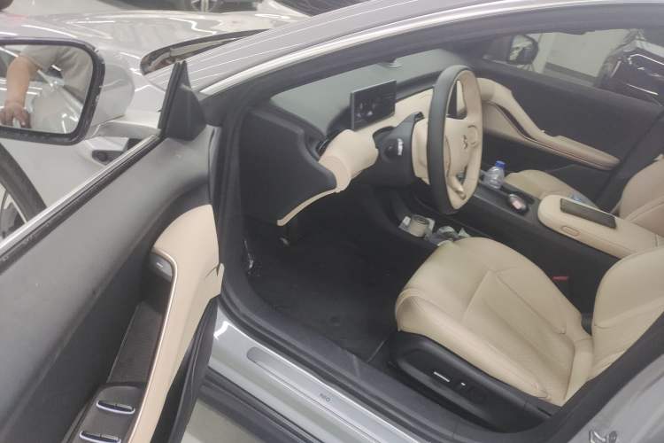 Used Nio ET5T 2023 75 kWh Touring Driver Seat