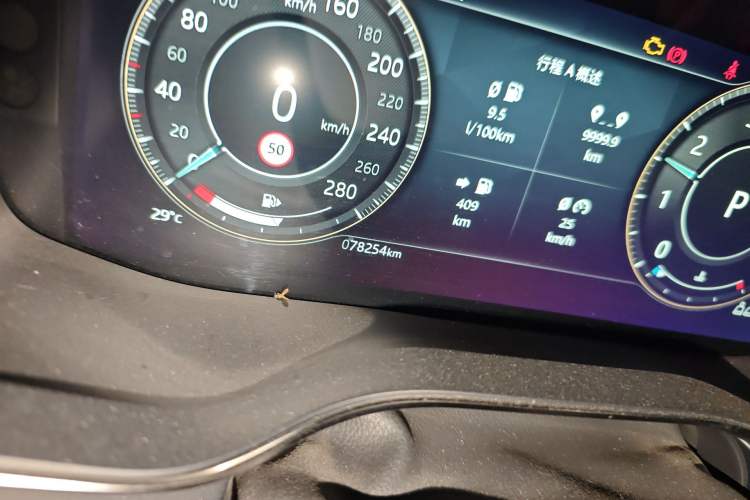 Used Jaguar XFL 2021 XFL 2.0T P250 Two-Wheel-Drive Elite Sport Edition Odometer Close Up