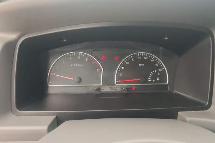 Used Dongfeng Shuaike 2013 Facelift 1.5L Manual Comfort 7-Seater China V Standard
