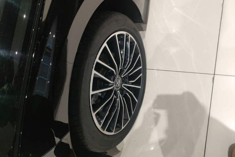 Used BYD Han 2025 DM-i Intelligent Driving Edition 125KM LiDAR Flagship Model
