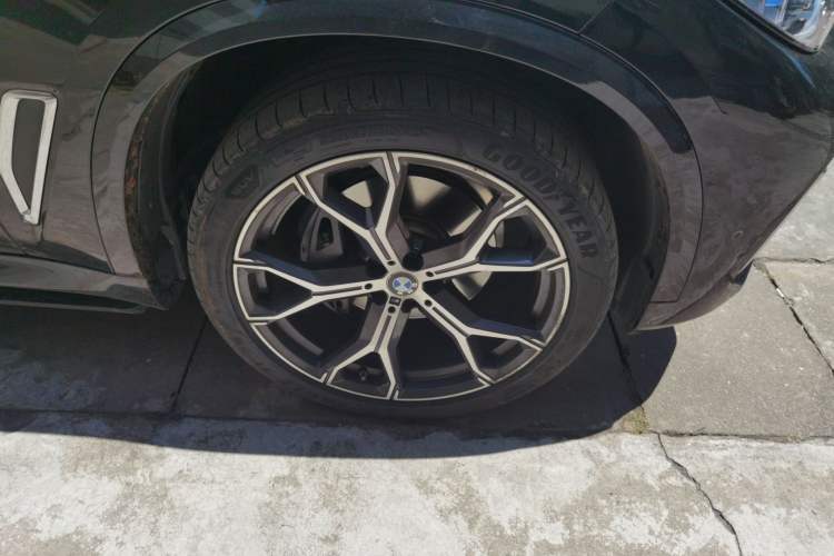 Used BMW X5 2022 Restyled xDrive 40Li M Sport Package Right Front Wheel Hub