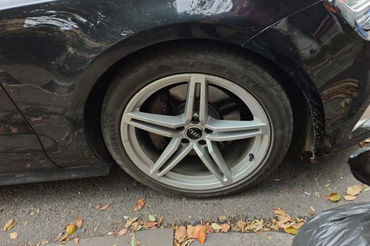 Used Audi A7 2018 40 TFSI quattro Technology Edition Right Front Wheel Hub