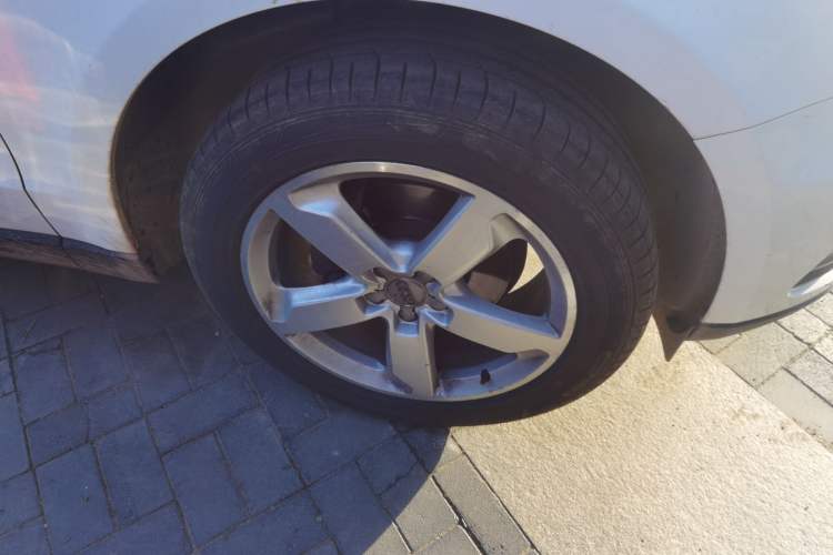 Used Audi Q5 2017 40 TFSI Ambition Edition Right Front Wheel Hub