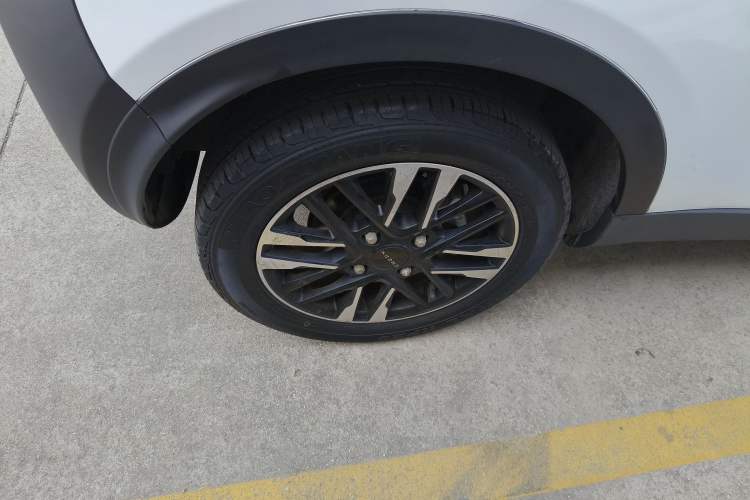 Used Chery QQ Little Ant 2022 Restyled Version Sweet Pink Edition Half-Sugar Version 28.8 kWh 30 kW 301 km Right Rear Wheel Hub