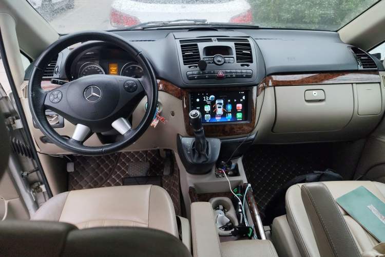 Used Mercedes-Benz Viano 2011 2.5L Limited Edition Center Console