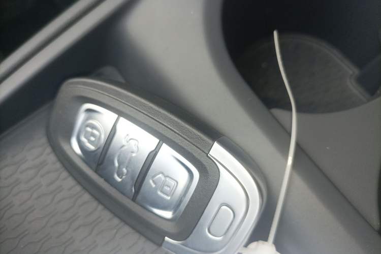 Used Hongqi E-QM5 2025 500km Range Commuter Version