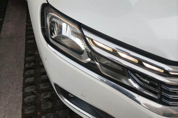 Used Citroen C6 2018 380THP Luxury Version Right Front Headlight