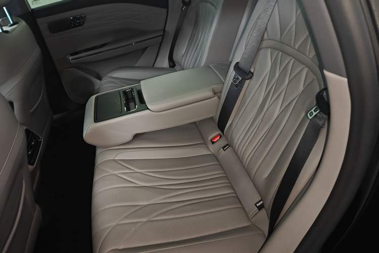 Used Geely Galaxy Galaxy 8 2025 130km EM-i Flagship Edition
