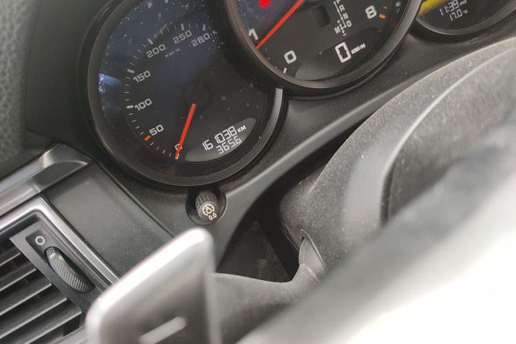 Used Porsche Macan 2014 Macan 2.0T Odometer Close Up