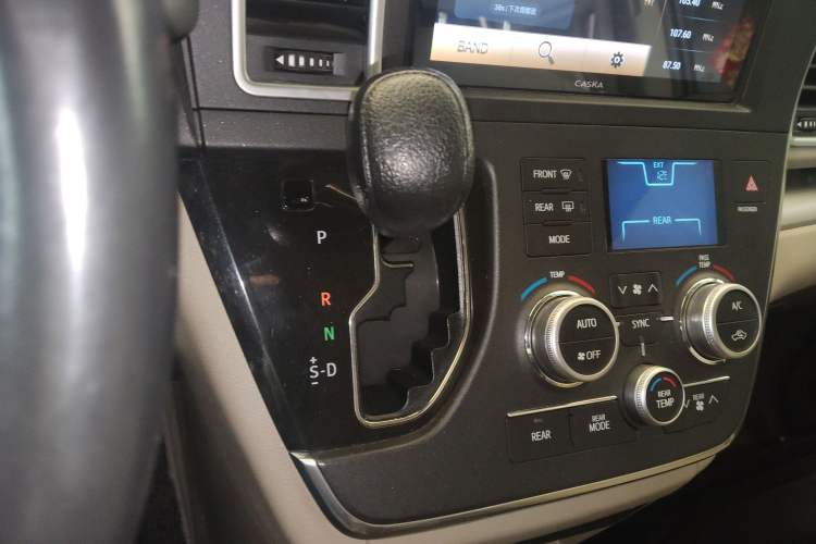 Used Toyota SIENNA 2015 3.5L 4WD LE Gasoline U.S. Specification Gear Lever