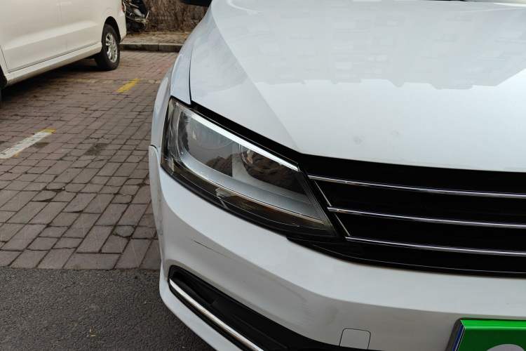 Used Volkswagen Sagitar 2015 1.6L Automatic Comfort Model Right Front Headlight