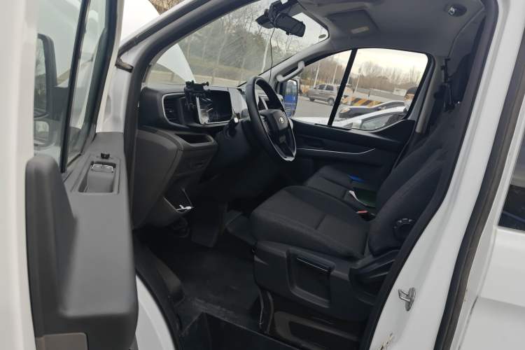 Used Ford Transit 2023 2.0T Gasoline Automatic Multi-Function Commercial Vehicle Short Wheelbase Low Roof 5/6 Seats