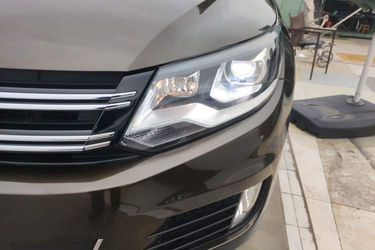 Used Volkswagen Tiguan 2017 300TSI Automatic Two-Wheel Drive Silk Road Comfort Edition Left Front Headlight