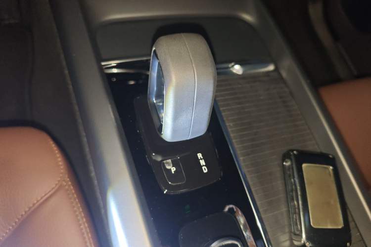 Used Volvo XC60 2022 B5 4x4 Zhiyi Luxury Edition Gear Lever