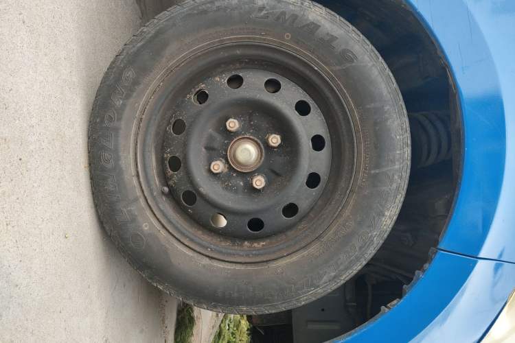 Used Wuling Hongguang 2010 1.2L Practical Version China IV Right Front Wheel Hub