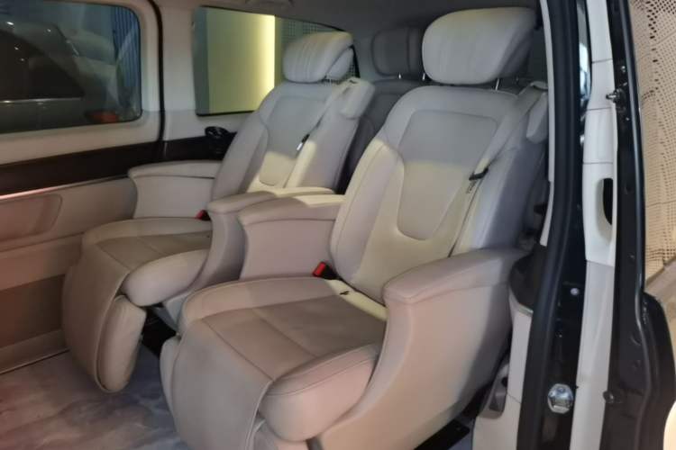 Used Mercedes-Benz V-Class 2021 V 260 Avantgarde Edition Left Rear Seat