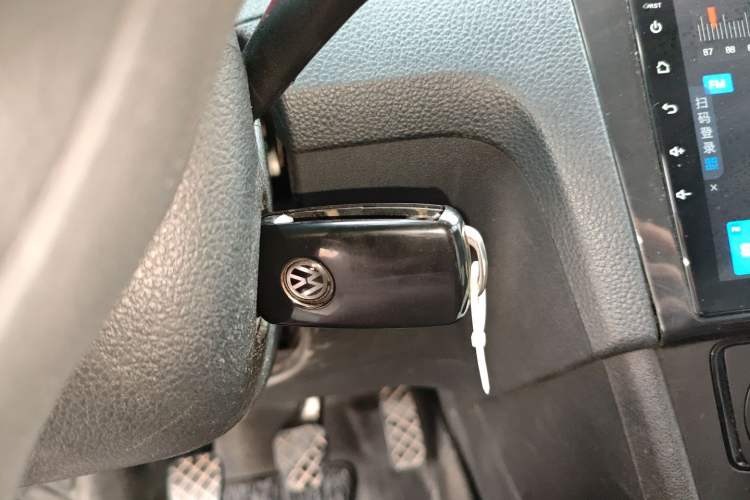 Used Volkswagen Santana 2015 1.6L Manual Fashion Edition
