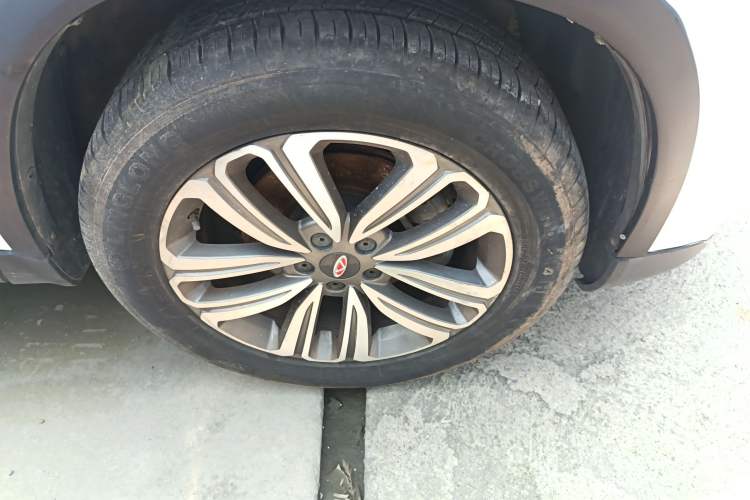 Used Chery Tiggo 8 2019 1.6 TGDI Automatic Elite Model Right Front Wheel Hub