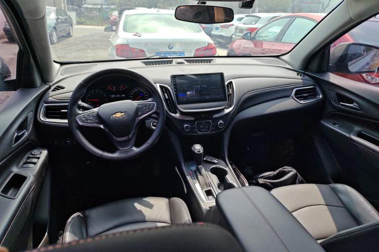 Used Chevrolet Equinox 2019 535T Automatic Chijie Edition China VI Center Console