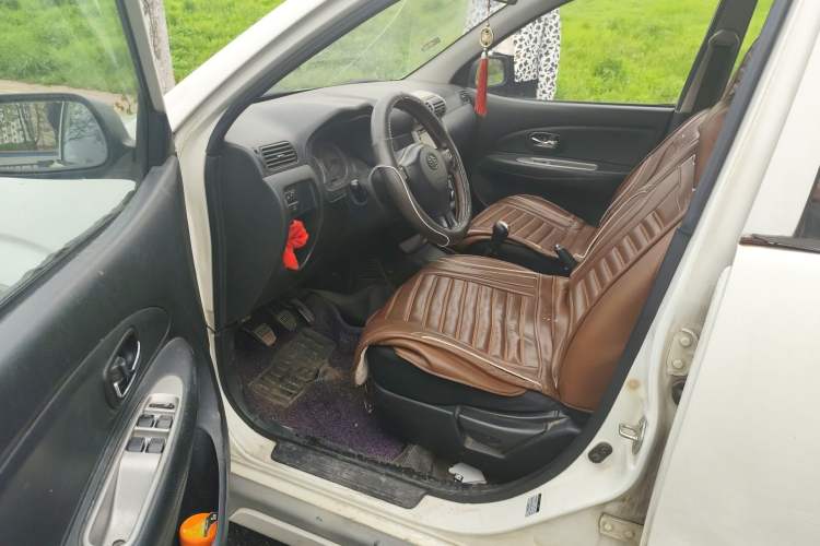 Used FAW Senya S80 2013 1.5L Manual 5-Seat Urban Fashion Edition Driver Seat