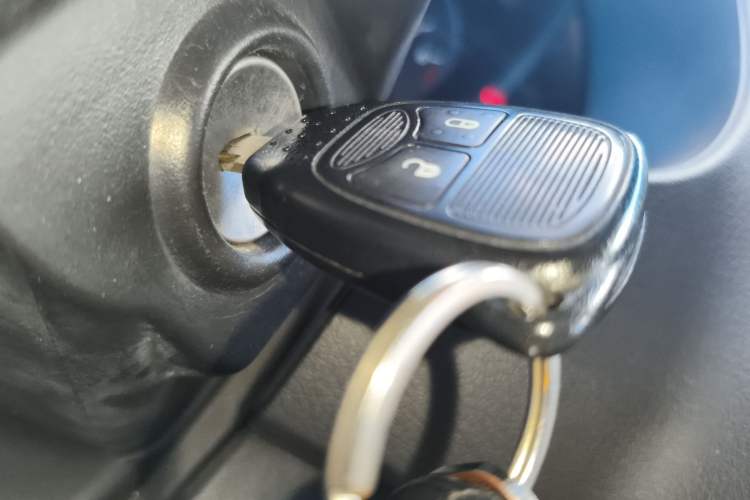 Used Jeep Compass 2011 2.0L two-wheel drive sport version
