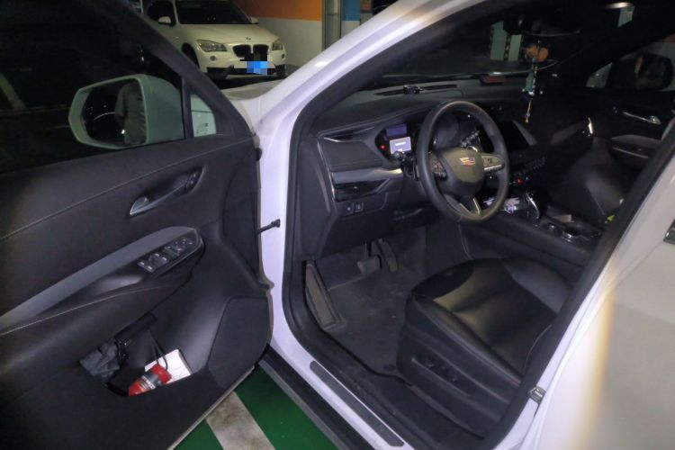 Used Cadillac XT4 2021 28T Two-Wheel Drive Leading Version
