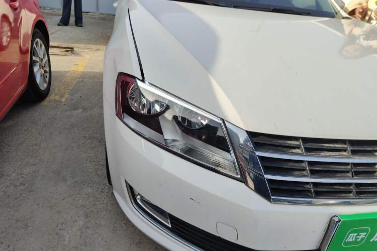 Used Volkswagen Lavida 2013 Restyled Classic 1.6L Automatic Comfort Edition Right Front Headlight