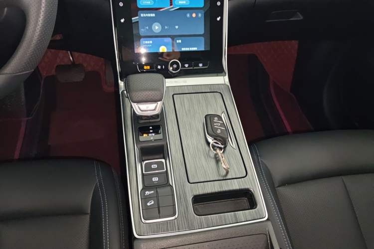 Used Roewe RX5 2025 PLUS 330TGI Automatic Trendsetting Smart Edition
