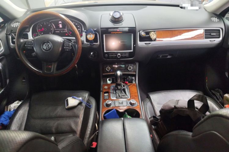 Used Volkswagen Touareg 2011 3.0 TDI Diesel Comfort Version Center Console