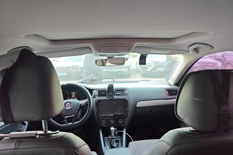 Used Volkswagen Sagitar 2017 180TSI Automatic Luxury Edition