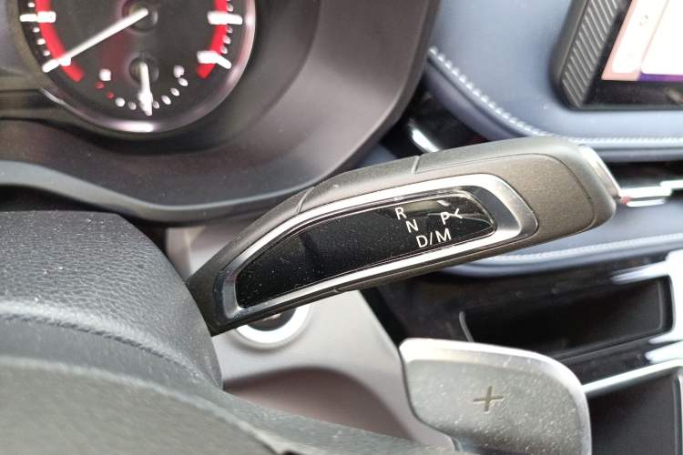 Used SAIC MAXUS Xintu V70 2023 2.0T Elite Edition Automatic Long Wheelbase Mid-Height 6/7 Seats Gear Lever