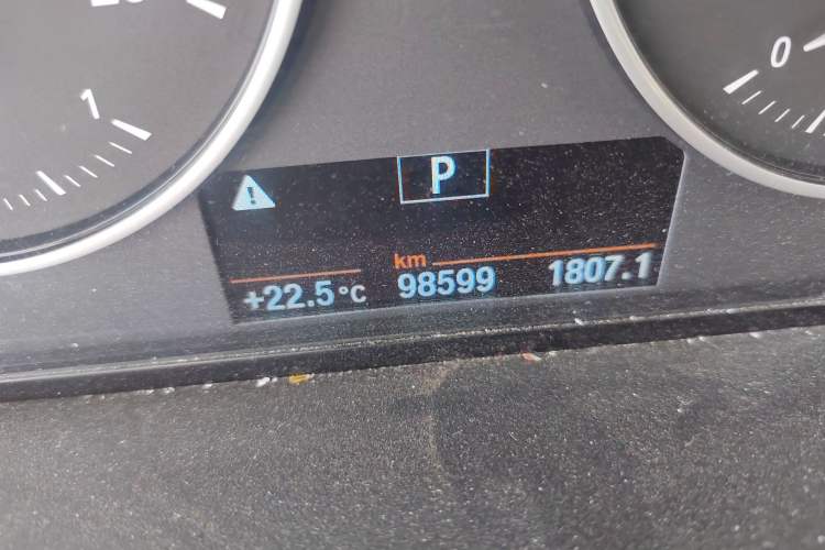 Used BMW X1 2018 sDrive18Li Fashion Model Odometer Close Up