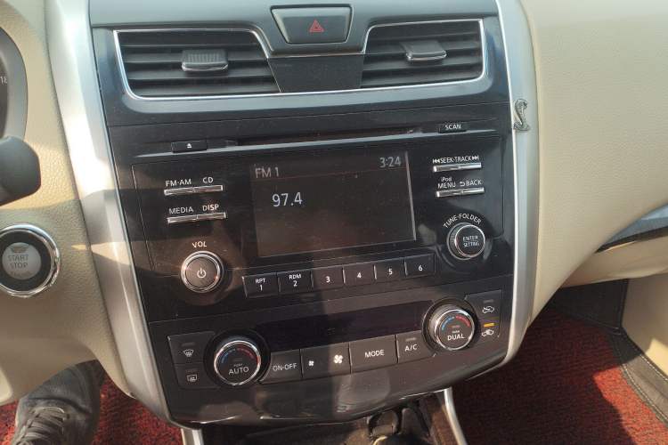 Used Nissan Teana 2014 2.0L XL Upper Tech Edition Audio And AC Panel