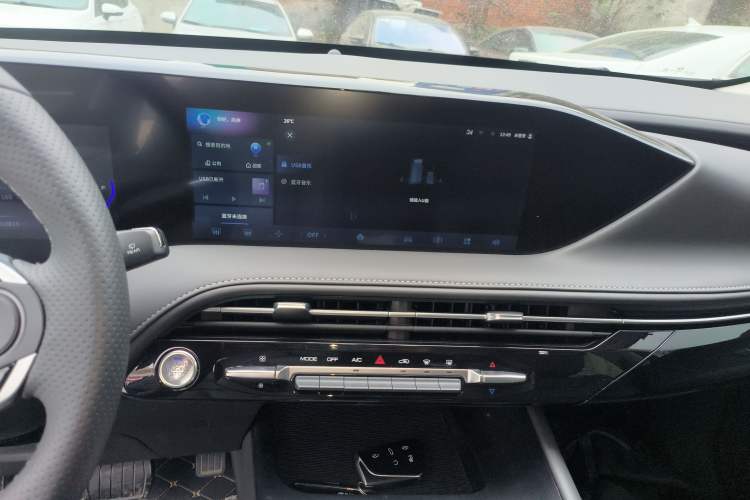 Used Dongfeng Aeolus Huge 2025 Mach Power 1.5T Luxury Version Audio And AC Panel