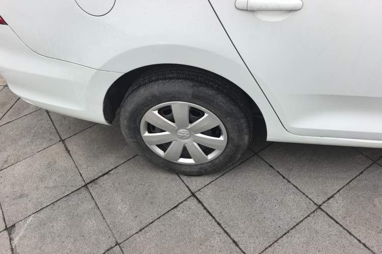 Used Volkswagen Santana 2015 1.6L Manual Fashion Edition Right Rear Wheel Hub