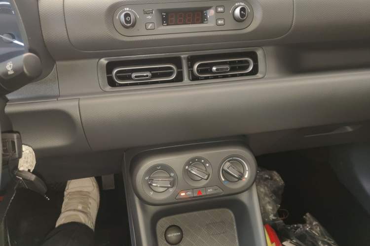 Used Wuling Hongguang New Energy 2024 All-Electric Model 300KM Practical Version
