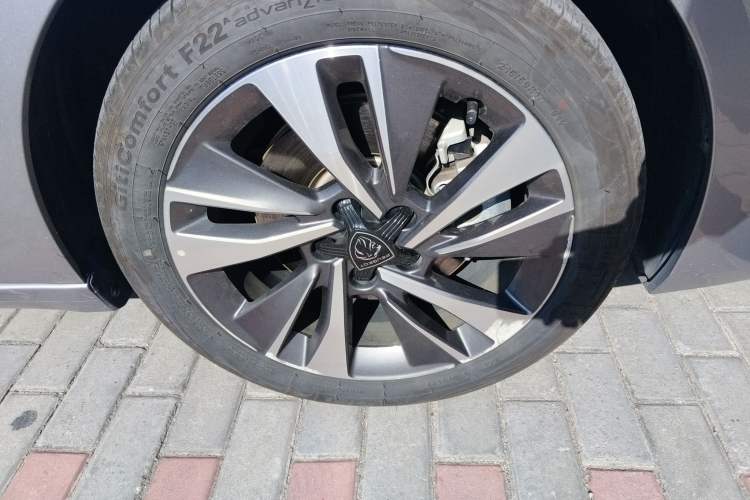 Used Peugeot 408 2022 1.6T Light-Chasing Edition Right Front Wheel Hub