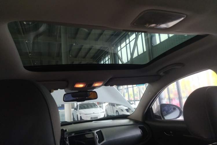 Used Kia Sportage R 2015 2.0L Automatic Two-Wheel Drive DLX Model
