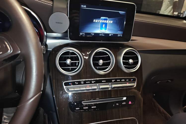 Used Mercedes-Benz GLC 2019 GLC 260 L 4MATIC Luxury Model Audio And AC Panel