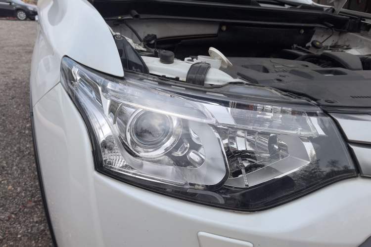 Used Mitsubishi Outlander (Import) 2014 2.4L 4x4 Deluxe Value Edition 5 Seats